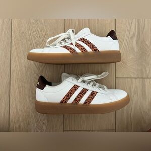 Adidas grand court 2.0 hazy copper leopard/zebra size 9
